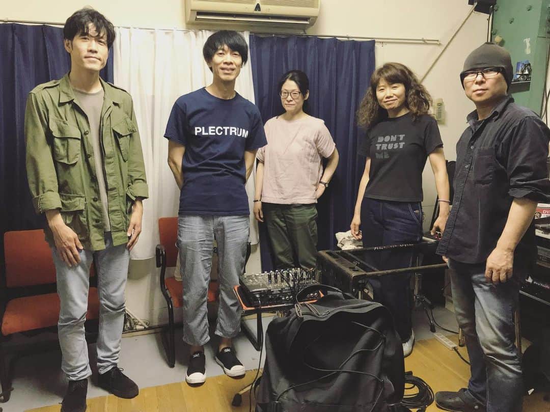 山田稔明さんのインスタグラム写真 - (山田稔明Instagram)「2000年代のGOMES THE HITMANのサポートギタリスト アッキー（from PLECTRUM）を迎えての録音作業。「そうそう、この感じ！」という瞬間がいくつもありました。 #gomesthehitman #plectrum」7月18日 23時29分 - toshiakiyamada
