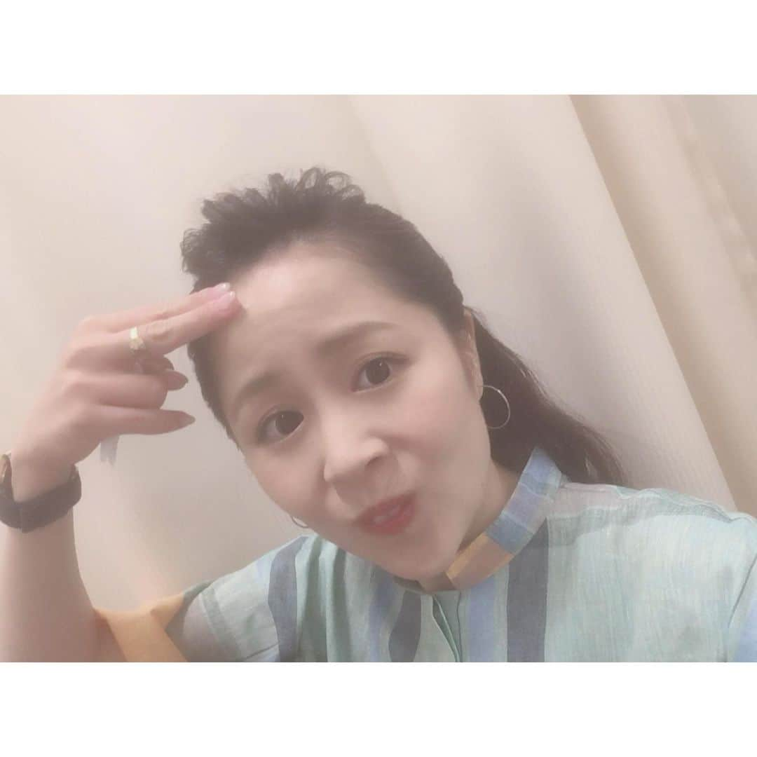 村上めぐみさんのインスタグラム写真 - (村上めぐみInstagram)「. #てれビタ 📺 毎日#ヘアメイク して頂けるんですが…. （ありがてぇ😭） . . . 今日はメイクさんが💄 #石原さとみ さんヘアーに‼︎ （ありがてぇ😭パート2） . . . おでこ出したの久々〜🌝‼︎♡ （母真理子激似） . . . ほとんどの人に#嶋大輔 言われたケド😎‼︎. （嶋大輔さんに失礼） 若干1名。 気付いてくれました‼︎ あざす‼︎さおり様。← . . . #今日から俺は  #再放送 あるよ #kkt」7月18日 23時24分 - megumi010227