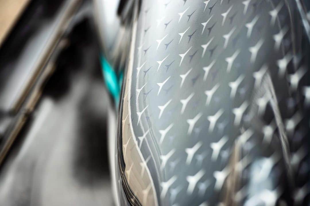 MERCEDES AMG PETRONASさんのインスタグラム写真 - (MERCEDES AMG PETRONASInstagram)「The best looking car on the @f1 grid? Extreme close up with W10 😍😍😍 • #MercedesAMGF1 #Mercedes #AMG #F1 #PETRONASmotorsports #BritishGP」7月18日 23時28分 - mercedesamgf1