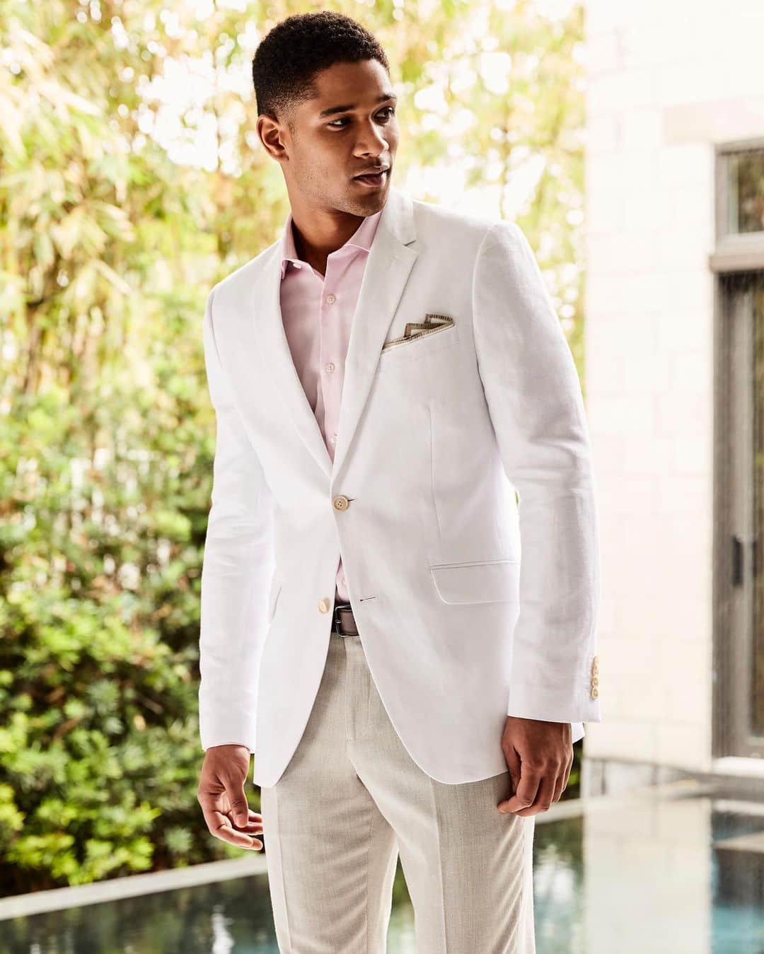ペリーエリスのインスタグラム：「Look sharp and feel your best with the Summer Suiting Event starting now. Link in bio. #PerryEllis #LifeReadySince1976」