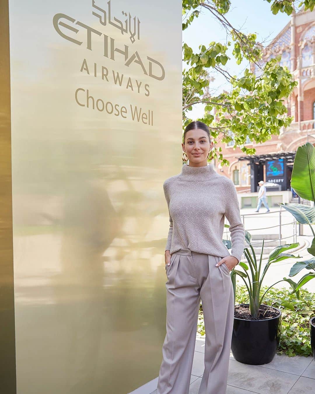 Fashion Weekのインスタグラム：「#ThrowbackThursday to our travels with @imgmodels' @camilamorrone from Abu Dhabi to Barcelona with Etihad Airways! Thank you to #Etihad for getting us from #RunwaytoRunway and arriving in style. #ChooseWell」