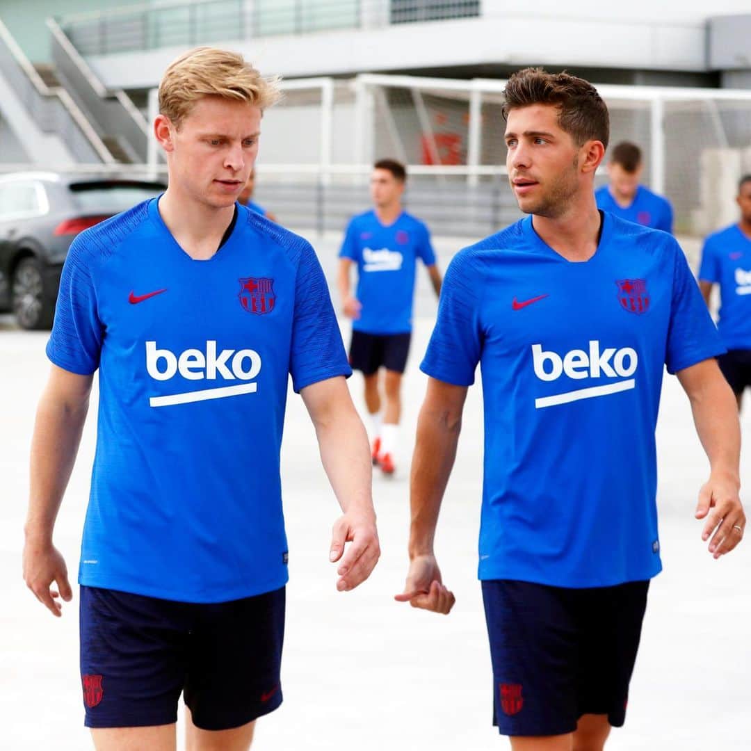 のインスタグラム：「Welcome @frenkiedejong ! 😃」
