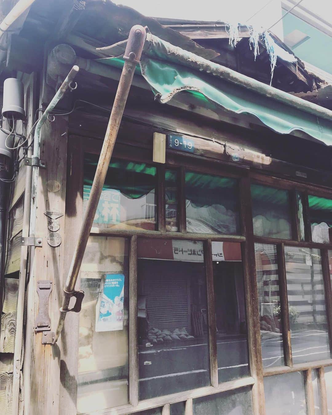のインスタグラム：「Here, the real #okushibu #trendytown #tokyocityscape #aroundayamestudio 我が街、奥渋谷😎🔥 #奥渋 #お隣さん#お向かいさん #渋い#酒屋 #ジャーマンホビードラ #代々木公園 #富ヶ谷」