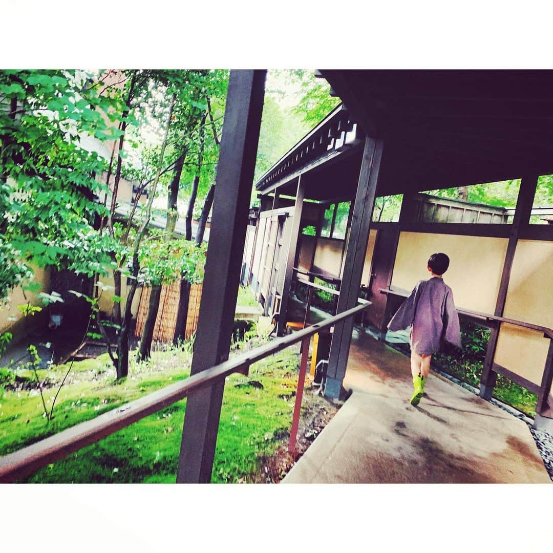 紗栄子さんのインスタグラム写真 - (紗栄子Instagram)「洒落てますね🌿 #マイメン#作務衣に長靴」7月18日 14時55分 - saekoofficial