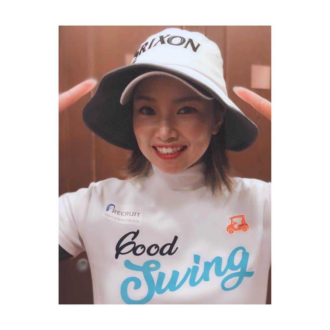 のインスタグラム：「☆ 今週は #茨城県 #サマンサタバサガールズコレクションレディーストーナメント  に出場します！  昨日行われた選手権の予選は、、、 70、、、 ダメだったけど最近の不調は抜け出せたゴルフが出来ました🎶  @xxio_srixon_clevelandgolf から出たnewアイテムのこの帽子で練習中の日焼け対策もバッチリです😊😊😊👍 #リクルートエグゼクティブエージェント  #simmons #srixon #dunlop #delsolgolf @delsolgolf」