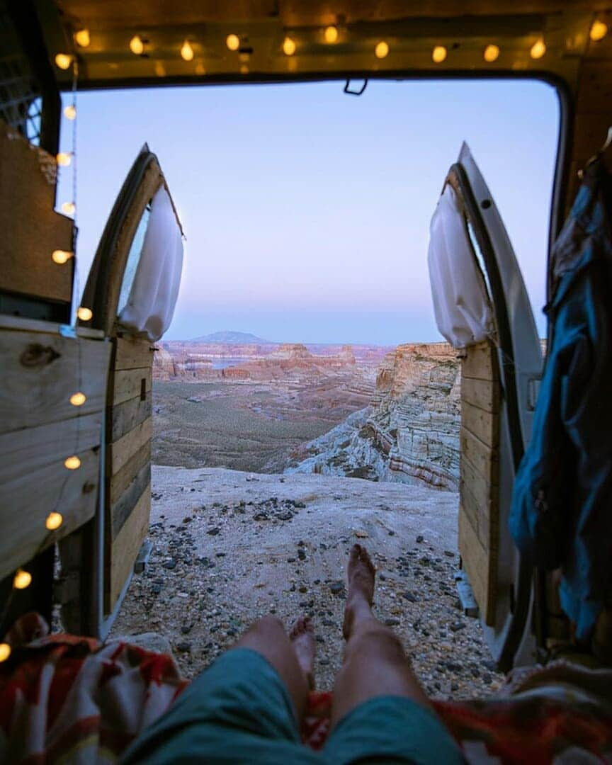 Discover Earthさんのインスタグラム写真 - (Discover EarthInstagram)「The van life looks like its the best life ! Jess Bonde is living this amazing life on the road right now - free, filthy & happy! Which of these shots do you like the most ? 🚐🌎 Who would you want to hit the road with ? Tag them ! — 📍#DiscoverEarth — 📸 Photos by @wildbonde」7月18日 15時12分 - discoverearth