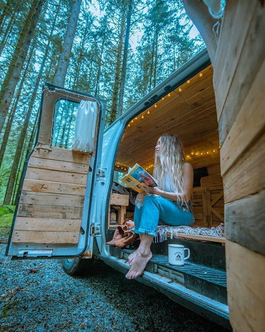Discover Earthさんのインスタグラム写真 - (Discover EarthInstagram)「The van life looks like its the best life ! Jess Bonde is living this amazing life on the road right now - free, filthy & happy! Which of these shots do you like the most ? 🚐🌎 Who would you want to hit the road with ? Tag them ! — 📍#DiscoverEarth — 📸 Photos by @wildbonde」7月18日 15時12分 - discoverearth