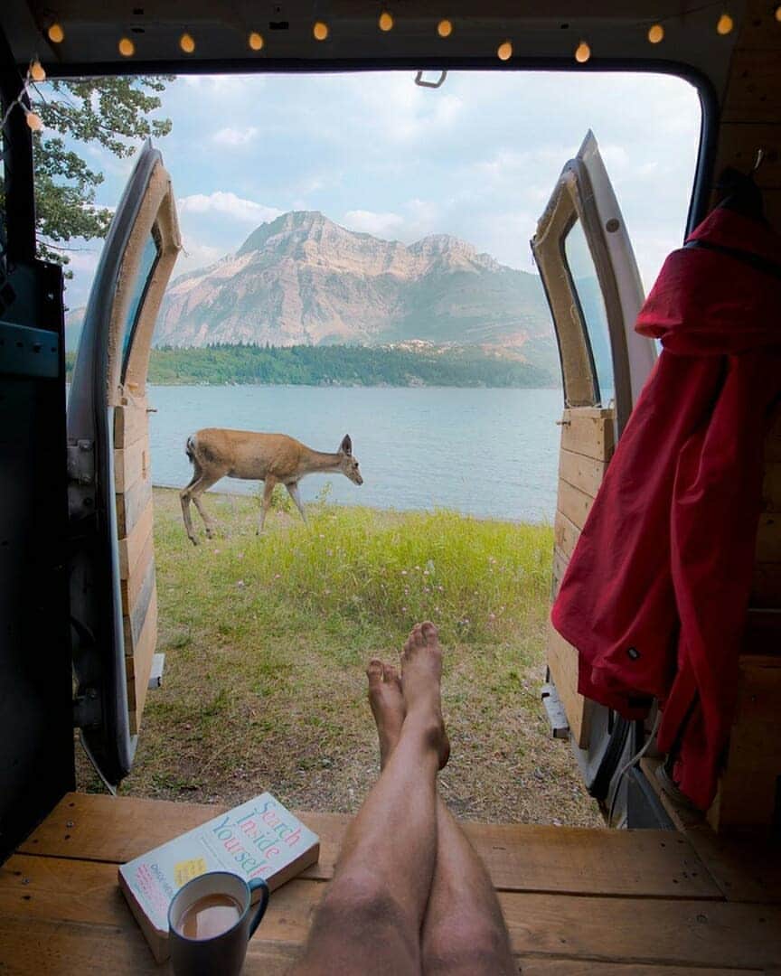 Discover Earthさんのインスタグラム写真 - (Discover EarthInstagram)「The van life looks like its the best life ! Jess Bonde is living this amazing life on the road right now - free, filthy & happy! Which of these shots do you like the most ? 🚐🌎 Who would you want to hit the road with ? Tag them ! — 📍#DiscoverEarth — 📸 Photos by @wildbonde」7月18日 15時12分 - discoverearth