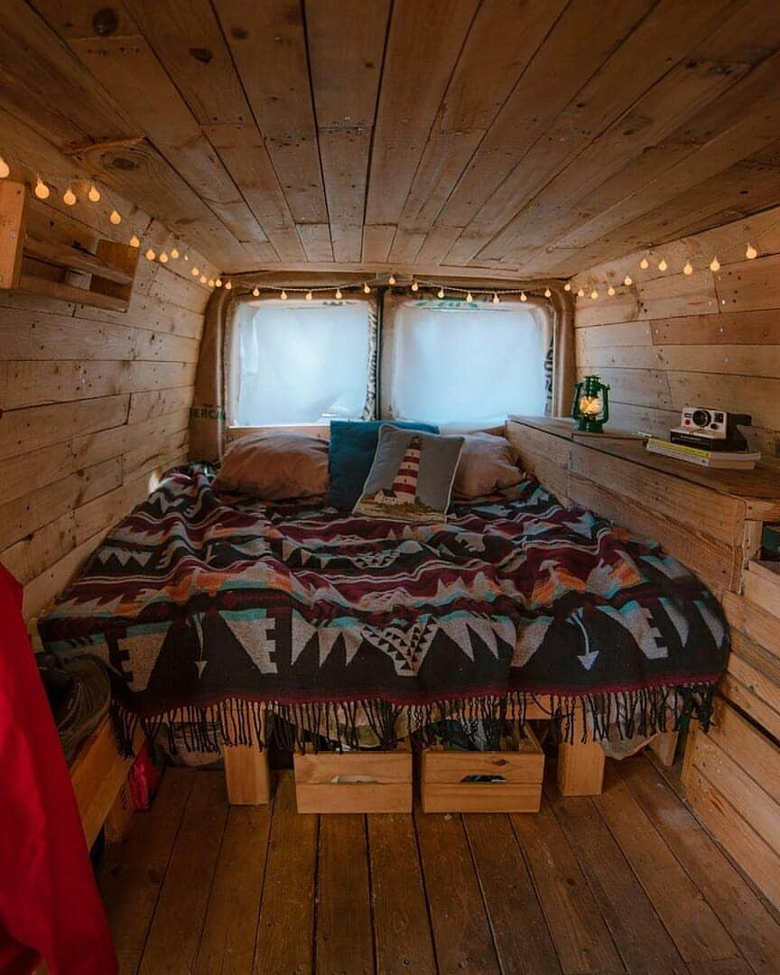 Discover Earthさんのインスタグラム写真 - (Discover EarthInstagram)「The van life looks like its the best life ! Jess Bonde is living this amazing life on the road right now - free, filthy & happy! Which of these shots do you like the most ? 🚐🌎 Who would you want to hit the road with ? Tag them ! — 📍#DiscoverEarth — 📸 Photos by @wildbonde」7月18日 15時12分 - discoverearth