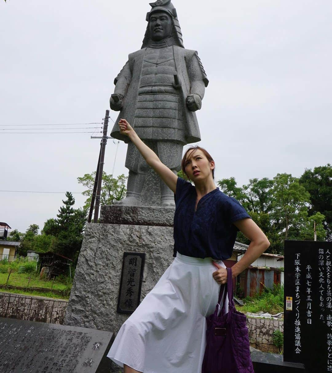 凰津りささんのインスタグラム写真 - (凰津りさInstagram)「明智光秀🏯 . . 来年の大河ドラマは『明智光秀』なので、、、 坂本城跡へ行って参りました‼️ . . ホンマに跡しかないんやけども、、、 比叡山との距離をしっかりとこの眼に焼き付けてきましたっ！ 琵琶湖も目の前で地図で見るよりも現地へ行くのが一番ですなっっ💖 . . 鎧と兜と刀が欲しい。。。 コスプレしたい。。。 . . . #明智光秀 #坂本城 #坂本城跡公園  #琵琶湖 #滋賀県なしでは歴史は語れない #滋賀大好き #城巡り #大河ドラマ は #麒麟がくる  いだてん つま◯ない。。。」7月18日 15時07分 - outsu.risa95