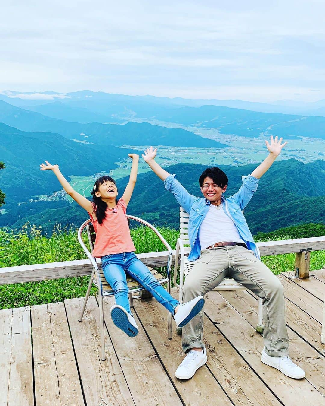 工藤淳之介さんのインスタグラム写真 - (工藤淳之介Instagram)「20日土曜日  午後4時〜4時半 夏旅2019 湯沢・南魚沼エリア OA✨ 夏休みのお出かけスポット、 グルメ情報盛りだくさん！ 初めてのパパ役、良い経験になりました☺️ 子役のみあちゃん、ありがとね😭😭😭 #新潟 #南魚沼市 #湯沢町 #夏旅 #レジャー  #ドッグラン #八海山 #湯沢高原 #ロープウェイ #ジップライン #サマーボブスレー #高山植物 #道の駅 #地酒 #GALA湯沢 #サマースキー #上越国際 #遊園地 #プール  #新潟グルメ #手打ちそば #ジェラート #はちみつソフト #雲の上のカフェ  #bsn #パパ役 #初挑戦 #感激 #アナウンサー #工藤淳之介」7月18日 15時15分 - kudojun_nosuke_bsn