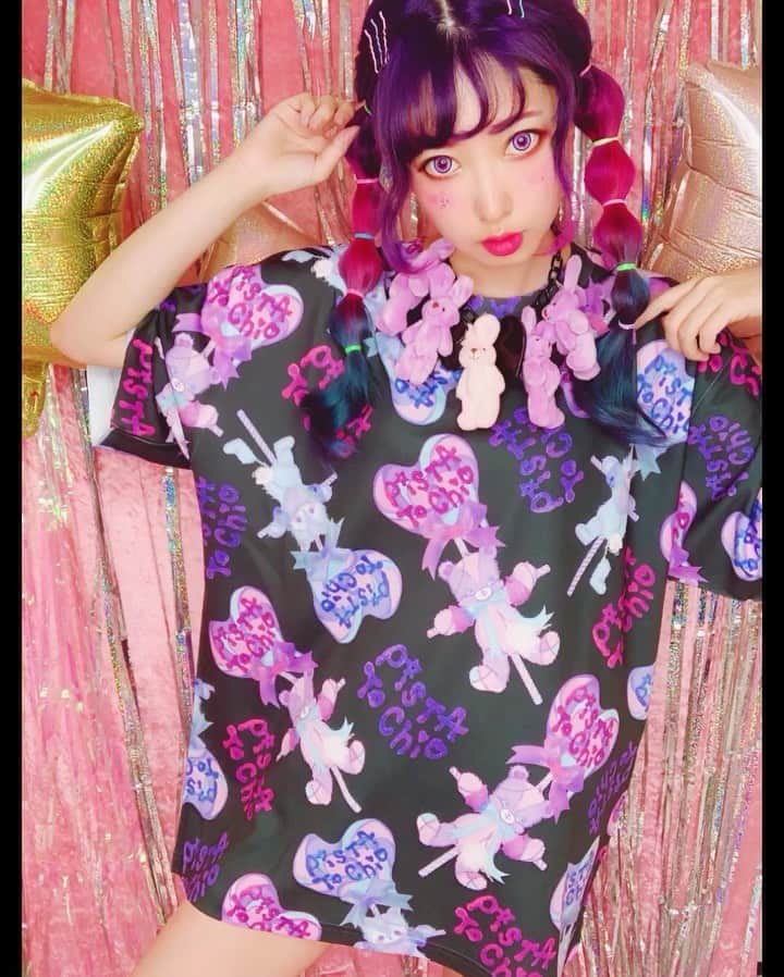 のインスタグラム：「🇺🇸KIMURA U new brand debut in USA🇺🇸❣️﻿ I am making anime in Japan now.I quit my job, became independent, and opened an animation studio by myself.﻿ This brand is the fashion line for anime that I am making.The name of the brand and anime is 『PISTA AND CHIO』💕💕 ﻿ ﻿ Anyone who purchases clothing at Kimura U's booth can participate in a daily Janken Tournament! Janken means Rock, Paper, Scissors in Japanese!🌟﻿ You will be posted to Kimura U's Instagram & stories as well if you make a purchase. 💓﻿ Let's have lots of fun!☆ Check out the Janken Tournament and Kimura U's schedule here→﻿ ﻿ 19🌟14:30〜Janken Tournament  15:30〜autograph session  18:00〜fashion show﻿ ﻿ 20🌟12:30〜Q &A panel  15:00〜Janken Tournament  16:30〜autograph session﻿ ﻿ 21🌟12:00〜J-fashion party  14:45〜Janken Tournament﻿ ﻿ #KimuraU #木村優 #ピスタとチオ #pistaandchio #okashicon #okashicon2019 #harajukufashion」