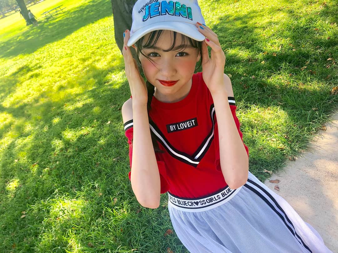 ニコ☆プチのインスタグラム：「みーちゃん🧸♥️ . . #入江美沙希 #くまちゃん大好き  #ラメラメキャップ #肩あきトップス  #チュールスカート  #イマドキだね♡」