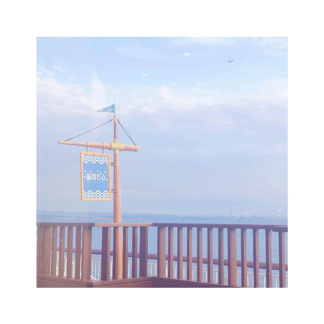 田丸あかりのインスタグラム：「夏だねぇ さわやかな海ほたるをどうぞ🏝 . . ゴルフもアウトレットもおせわになっておりますアクアライン様🏌️‍♀️💕 . . 今週末もベストスコアだすぞ〜🌼 . . #ゴルフ女子 #ゴルフ #海ほたる #アクアライン」