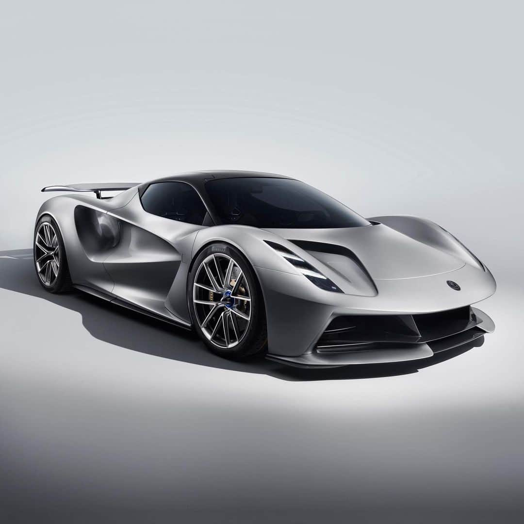 HYPEBEASTさんのインスタグラム写真 - (HYPEBEASTInstagram)「#hypeAF: @lotuscars has unveiled its first fully-electric hypercar, the Evija. The beast features an ultra-lightweight carbon fibre monocoque, a full-charge time of 9 minutes, and has a driving range of up to 250 miles. Only 130 examples will be produced, with each one coming in at approximately $2.1 million USD. Photo: Lotus」7月18日 16時27分 - hypebeast