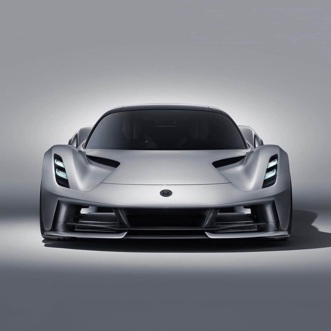 HYPEBEASTさんのインスタグラム写真 - (HYPEBEASTInstagram)「#hypeAF: @lotuscars has unveiled its first fully-electric hypercar, the Evija. The beast features an ultra-lightweight carbon fibre monocoque, a full-charge time of 9 minutes, and has a driving range of up to 250 miles. Only 130 examples will be produced, with each one coming in at approximately $2.1 million USD. Photo: Lotus」7月18日 16時27分 - hypebeast