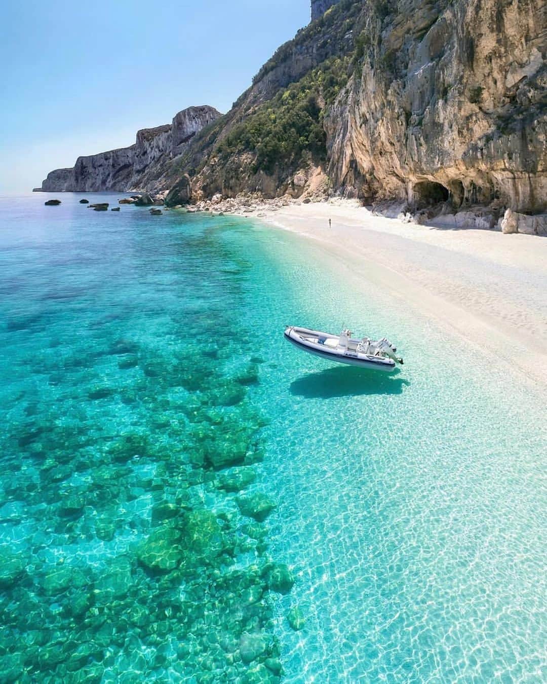 bestvacationsのインスタグラム：「Tag who you’d explore with! Italy. By @marklions #BestVacations」