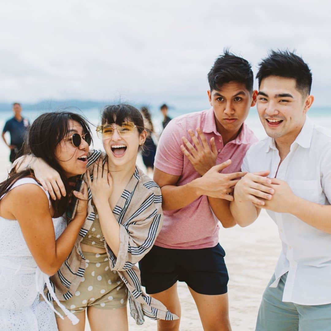 Coleen Garciaさんのインスタグラム写真 - (Coleen GarciaInstagram)「Just a little glimpse of how kagulo this trip has been for the older kids 🤣 Had the best time with our Ortega cousins! ❤️ As always, Sweet Escape did a great job capturing these moments. Having them there for our family reunion was the BEST decision ever!!! (📷 @sweet.escape) #discoveryshoresboracay」7月18日 16時39分 - coleen