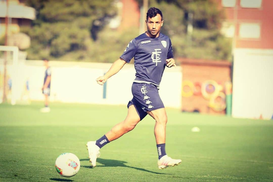 カリム・ラリビのインスタグラム：「🧩⚽️... #traning #empoli #soccer」