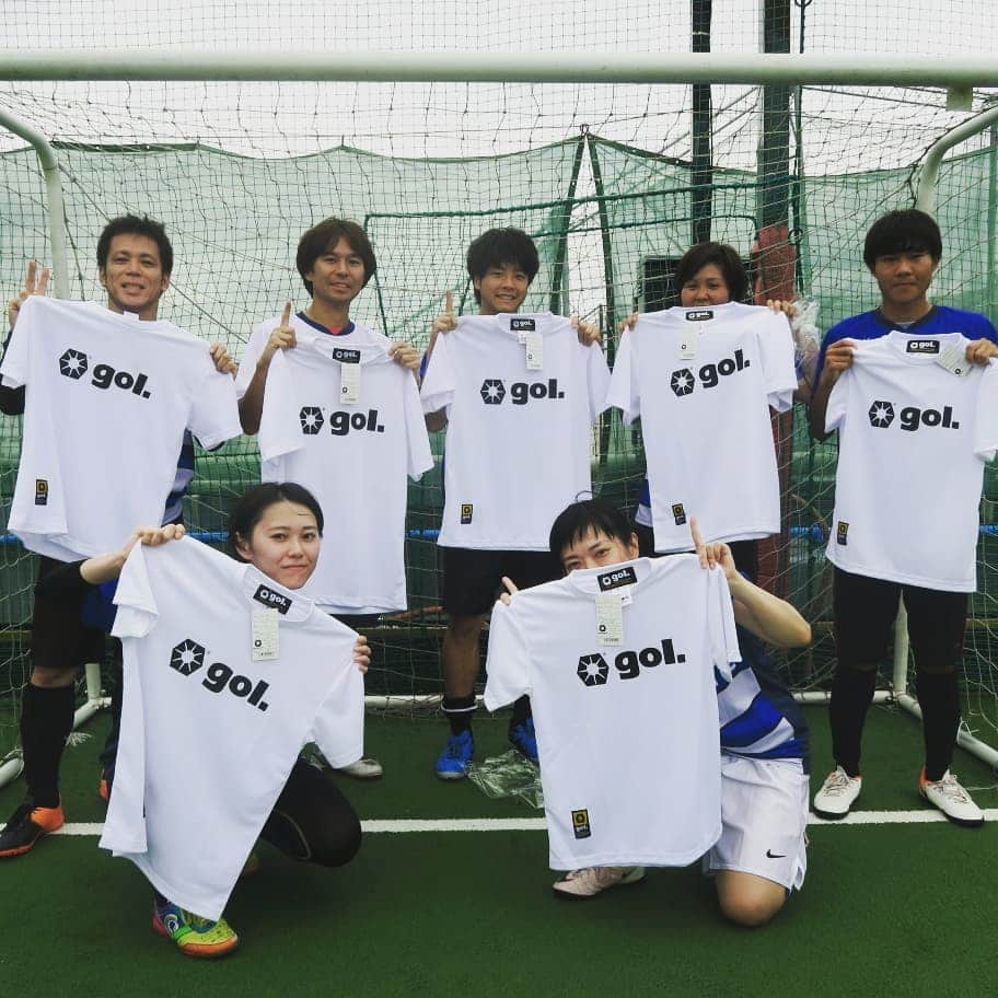 ユニクスさんのインスタグラム写真 - (ユニクスInstagram)「#全勝優勝 2019.7.15 #ミックス大会  優勝しました‼️ 全16ゴール28得点の内、  女子12ゴール24得点⚽⚽⚽⚽⚽⚽⚽⚽⚽⚽⚽⚽ 男子4ゴール4得点⚽⚽⚽⚽ 男子の個の力で勝ったのではなく、 ミックス大会らしい女子の活躍により優勝できました🎶  予選Bブロック 第一戦 VS FIORE ○2-0 第二戦 VS 未来塾 ○20-0  順位決定トーナメント 準決勝 VS AMORE ○3-2 決勝戦 VS BOSSCORN ○3-2  10年以上フットサル経験があるのに、はじめてフットサル大会に優勝したメンバーがいて大感激✨✨ 優勝はやっぱり気持ちいいですね💪  運営のキャプテン翼スタジアムスタッフ、対戦していただいたチームの方々ありがとうございました。  #フットサル #フットサル大会 #エンジョイミックス #1day大会 #優勝 #ユニクス #キャプテン翼スタジアム #キャプテン翼スタジアム東京北  #フットサル優勝 #フットサルチーム #北区フットサル #UNIQS #決勝戦 #4戦 #4勝」7月18日 16時53分 - fc.uniqs