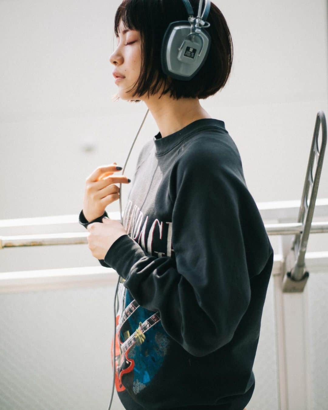 花盛友里のインスタグラム：「From all the drags the one I like more is music;)」