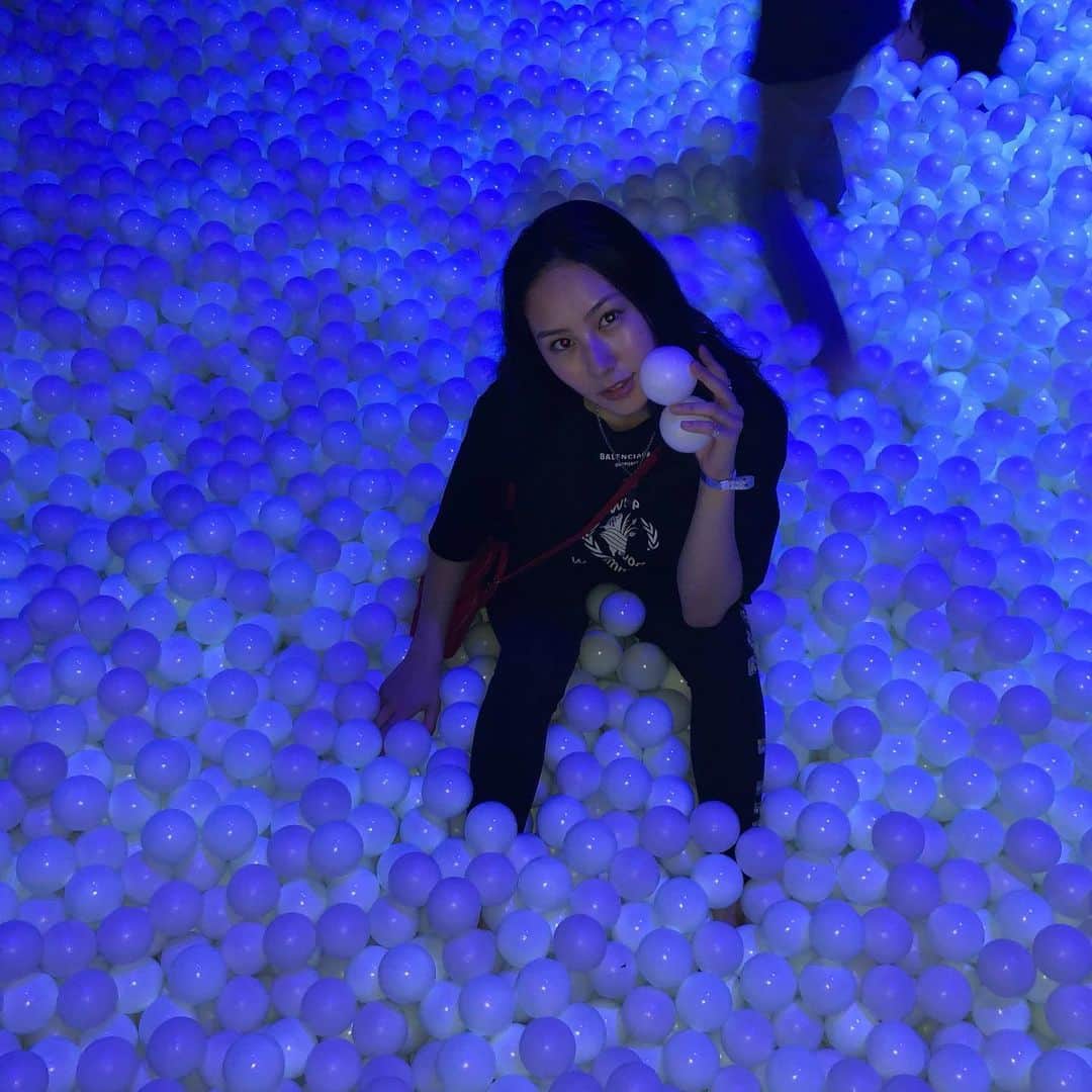 里彩さんのインスタグラム写真 - (里彩Instagram)「Ball pool!💙 暗いね😂」7月18日 17時06分 - risa_gram611