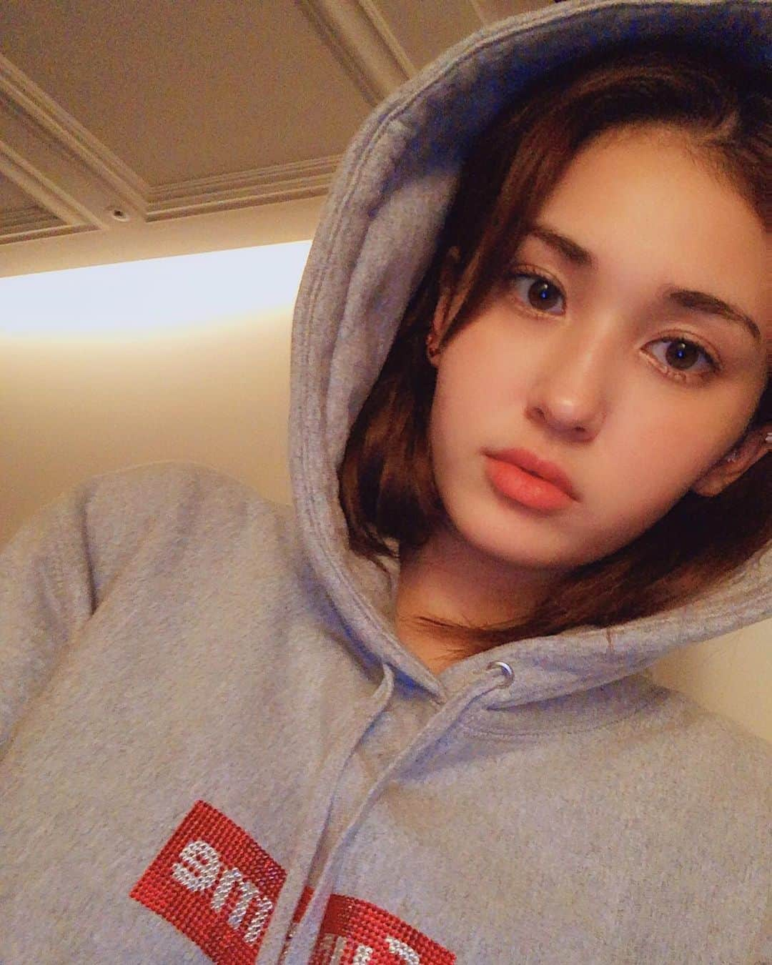 ソミさんのインスタグラム写真 - (ソミInstagram)「. BLINGED OUT HOODIE💎💦 . .미안 사진을 고를수 없었어..ㅎㅎ」7月18日 17時11分 - somsomi0309