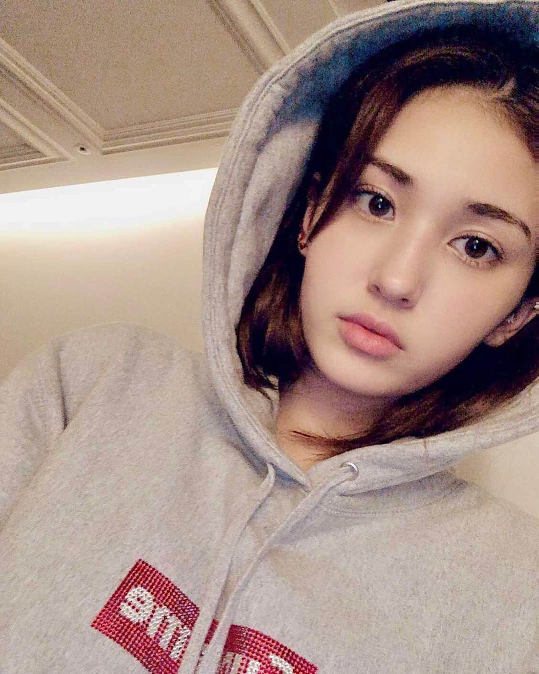 ソミさんのインスタグラム写真 - (ソミInstagram)「. BLINGED OUT HOODIE💎💦 . .미안 사진을 고를수 없었어..ㅎㅎ」7月18日 17時11分 - somsomi0309