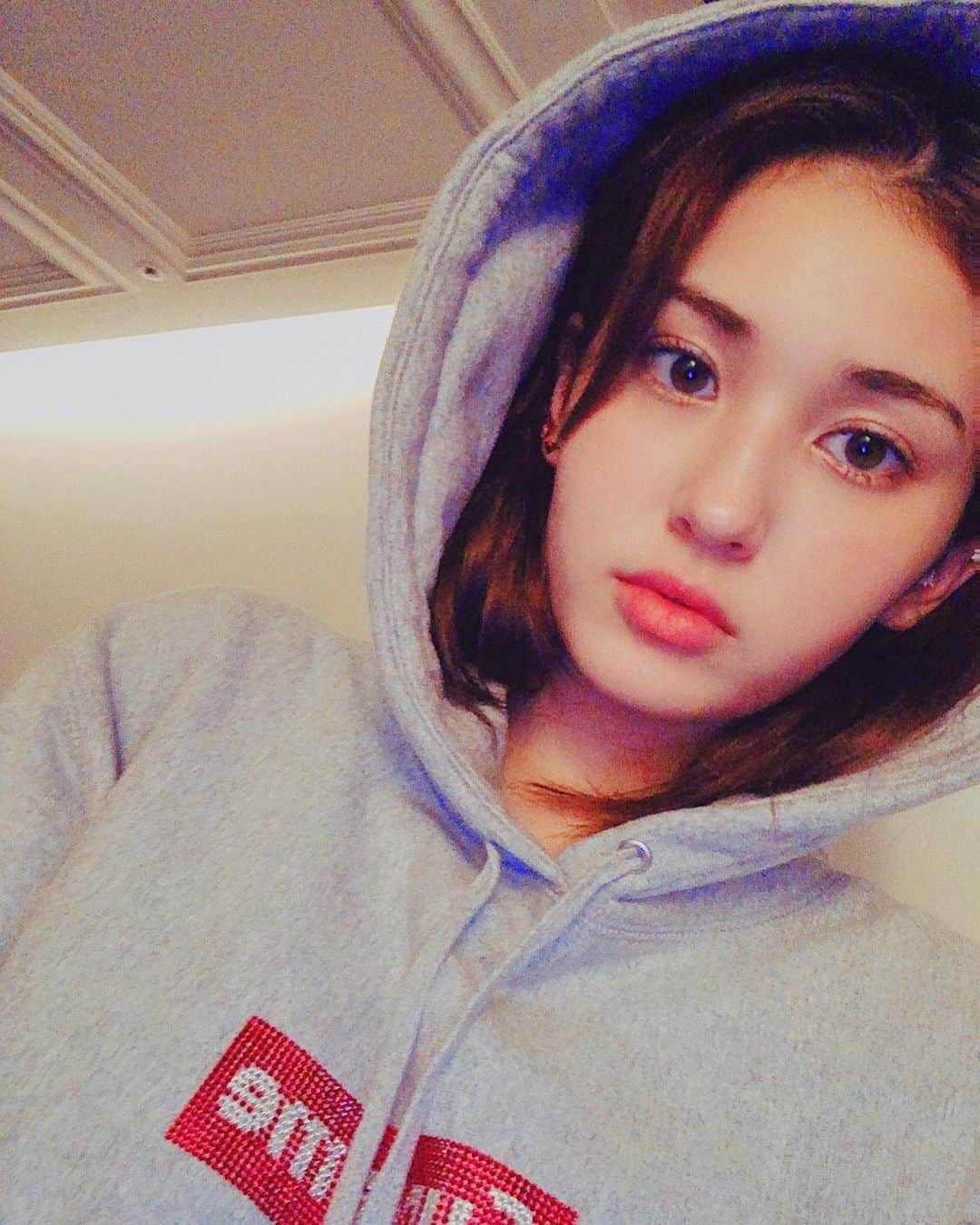 ソミさんのインスタグラム写真 - (ソミInstagram)「. BLINGED OUT HOODIE💎💦 . .미안 사진을 고를수 없었어..ㅎㅎ」7月18日 17時11分 - somsomi0309