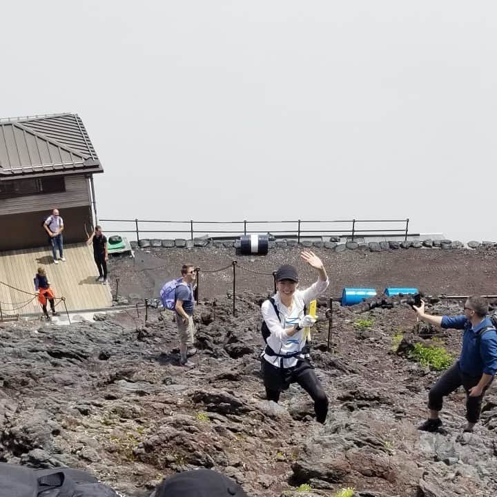 巻野わかばさんのインスタグラム写真 - (巻野わかばInstagram)「夏の目標、富士山 🏔日帰り登頂に行ってきました☺️❣️ 寒さと疲れで山頂でみんなで写真撮るのは忘れましたけど💦  1人では登れなかったし、すべてが一生の思い出になりました💓  不定期投稿🙏見てくださりありがとうございます😊🙌 #登山#富士山#富士山登頂 #nikeplus #training」7月18日 17時27分 - _wakaba__