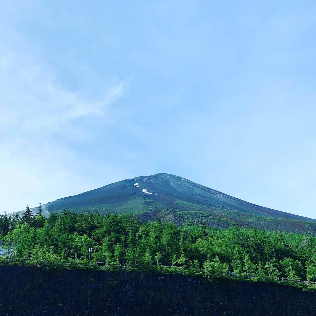 巻野わかばさんのインスタグラム写真 - (巻野わかばInstagram)「夏の目標、富士山 🏔日帰り登頂に行ってきました☺️❣️ 寒さと疲れで山頂でみんなで写真撮るのは忘れましたけど💦  1人では登れなかったし、すべてが一生の思い出になりました💓  不定期投稿🙏見てくださりありがとうございます😊🙌 #登山#富士山#富士山登頂 #nikeplus #training」7月18日 17時27分 - _wakaba__