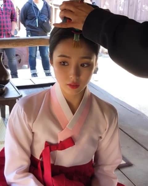 シン・セギョンのインスタグラム：「오늘도 밤 8시 55분 mbc!  #신입사관구해령 #좋아하는장면❣️」