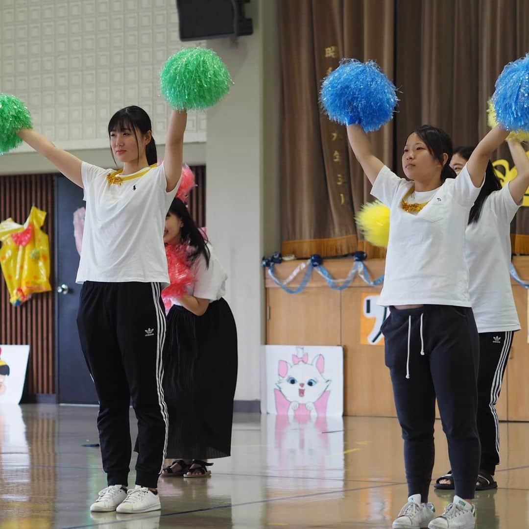 福岡女子短期大学さんのインスタグラム写真 - (福岡女子短期大学Instagram)「@fwjchild こんにちは、福岡女子短期大学です。 . 本日、子ども学科2年生による「リズムダンス発表会🎷」が開催されました🌱 . キャンパス周辺にお住いの子ども達も来てくれて✨楽しい時間を過ごしました😆😄😁 . 創作ダンスやパネルシアターなど日頃の練習に成果を十分に発揮しました。 . ご来場いただいた皆さまありがとうございました。 . . #福岡女子短期大学 #太宰府 #子ども学科 #福岡女子短期大学子ども学科 #幼児ダンス #福女短 #短期大学 #大学生 #保育実習 #短大生 #リズムダンス #ピアノが不安でも安心のサポート #保育士 #保育士の卵 #体育 #子どもの体育 #幼児教育 #保育士の卵 #幼稚園教諭 #幼稚園教諭の卵 #保育園実習 #保育士になりたい #保育学科 #保育士のたまご #短大生 #高校生 #進路 #進路選択 #進路相談  #未来の保育士 #福岡の女子短期大学 #女子大生 . ========[ 資料請求 ]======== ． 新しい福岡女子短期大学の資料請求（2020大学案内）を無料送付中です。本学ホームページからお気軽に申し込みください。 . 子ども学科/健康栄養学科 音楽科/文化教養学科 ． 福岡女子短期大学 住所：‪‪福岡県太宰府市五条四丁目16番1号‬‬ tel：‪‪092-922-4034‬‬（代表）」7月18日 17時50分 - fukuoka_wjc