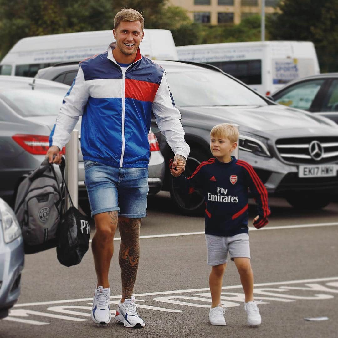 ダニエル・オズボーンさんのインスタグラム写真 - (ダニエル・オズボーンInstagram)「The boys rocking up to football 👌🏼⚽️💙」7月18日 17時50分 - danosborneofficial