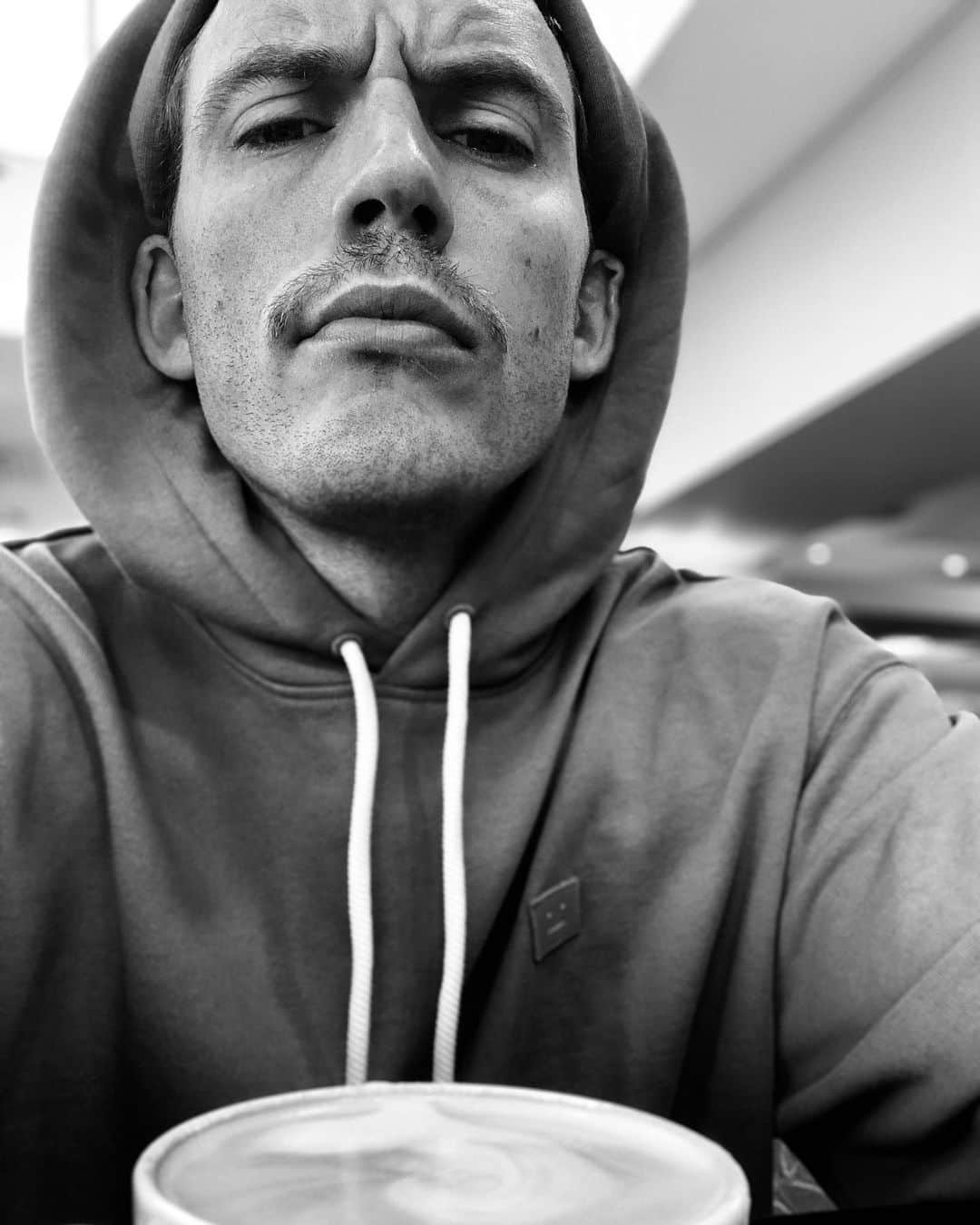 サム・クラフリンのインスタグラム：「Coffeeeeee」