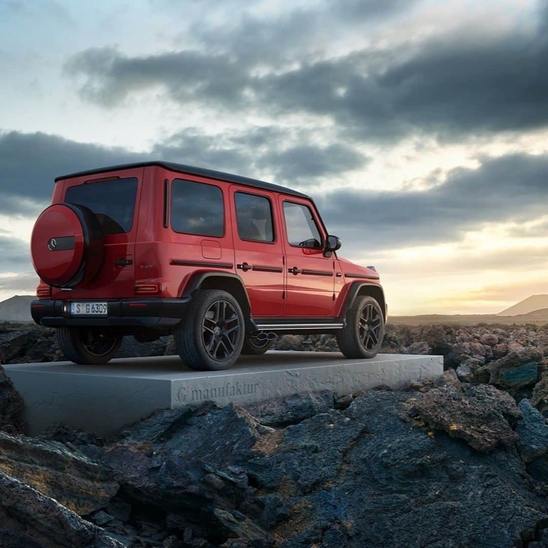 Mercedes AMGさんのインスタグラム写真 - (Mercedes AMGInstagram)「[Fuel consumption combined: 13.3-13.1 l/100km | CO2 emissions combined: 304-299 g/km]  The Mercedes-AMG G 63 is customizable to fit your adventures thanks to the G manufaktur program! Now set your sights on the next adventure. ⛰  #MercedesAMG #DrivingPerformance #StrongerThanTime #G63」7月18日 18時00分 - mercedesamg