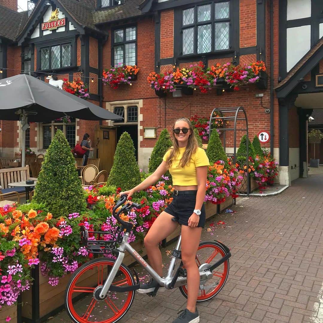ライリー・デイのインスタグラム：「Choofin around London」