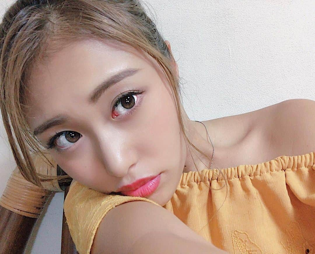 澤井玲未さんのインスタグラム写真 - (澤井玲未Instagram)「💭🍍🍍🍍 . #selfie#yellow#summerfashion#summercode#makeup#japanesemodel#裸眼メイク#しごおわ#夏服#オフショル#お疲れサマー」7月18日 18時15分 - lemi_cruva