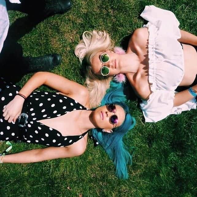 シェパードのインスタグラム：「Sometimes the grass is greener on the other side because it is astro turf 😂 #kissmyfatass is out July 26th - pre-save it using the link in our bio!」