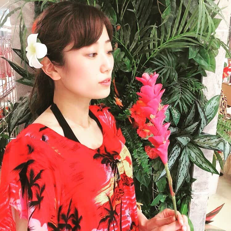 鈴丘めみのインスタグラム：「ハワイ行きたいな😊🌺 #Hawaii #funthings #frower」
