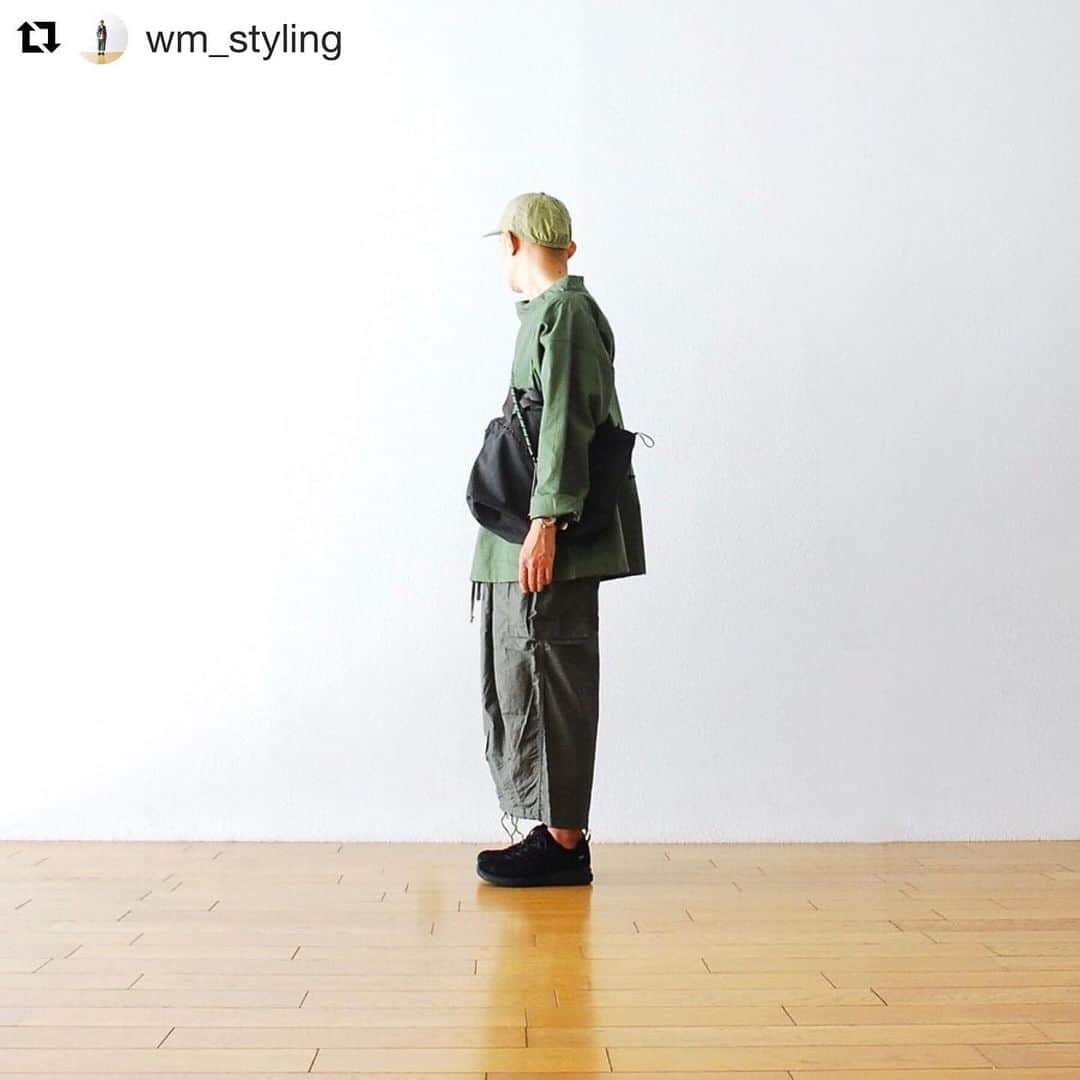 wonder_mountain_irieさんのインスタグラム写真 - (wonder_mountain_irieInstagram)「#Repost @wm_styling with @get_repost ・・・ ［#19SS_WM_styling.］ _ styling.(height 175cm weight 59kg) cap→ #KIJIMATAKAYUKI ￥12,960- smock→ #EngineeredGarments WORKADAY　￥24,840- pants→ #Needles ￥20,520- shoes→ #THENORTHFACE ￥27,000- watch→ #NigelCabourn × #TIMEX ￥31,320- bag→ #KLATTERMUSEN ￥12,960- mobile strap for iPhone→ #EPM ￥7,344- _ 〈online store / @digital_mountain〉 → http://www.digital-mountain.net _ 【オンラインストア#DigitalMountain へのご注文】 *24時間受付 *15時までのご注文で即日発送 *1万円以上ご購入で送料無料 tel：084-973-8204 _ We can send your order overseas. Accepted payment method is by PayPal or credit card only. (AMEX is not accepted)  Ordering procedure details can be found here. >>http://www.digital-mountain.net/html/page56.html _ 本店：@Wonder_Mountain_irie 系列店：@hacbywondermountain (#japan #hiroshima #日本 #広島 #福山) _」7月18日 18時28分 - wonder_mountain_