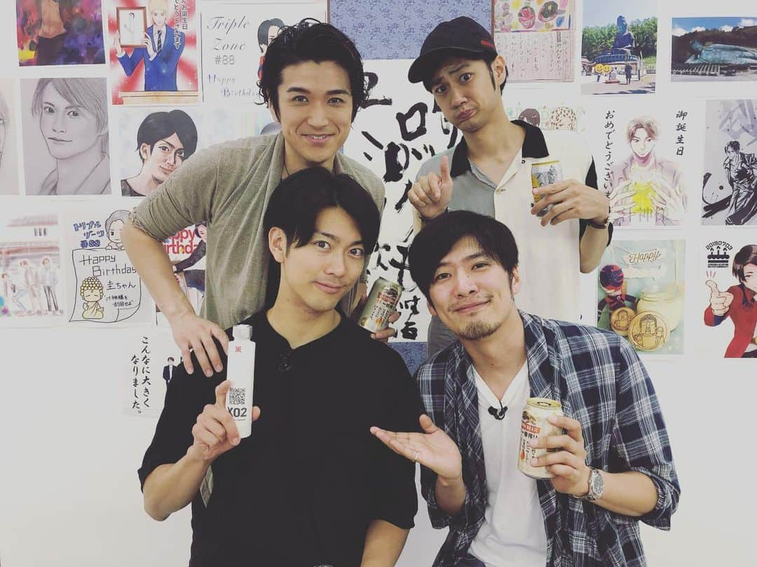 岸本卓也さんのインスタグラム写真 - (岸本卓也Instagram)「本日はトリプルゾーンに出演させていただきました。前半空気みたいでしたので後半無茶苦茶しましましたが本当に楽しかったです！スタッフさんの安心、安定のスタッフワークと、大輔さんの心強いMCと馬場くんの無茶苦茶な中の優しさと。けーちゃんのけーちゃんな感じに本当に感謝です^_^ありがとうございました！8月のスケジュール空けときます(笑)」7月19日 0時05分 - takuyakishimoto