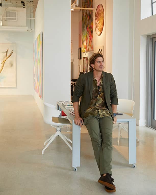 MR PORTERのインスタグラム：「In this week's #MRPORTERJournal, we meet @Faena art director, Mr @rafaolarra, as takes us on a tour of his favourite spots in Miami. Head to the link in bio to find out why he has the coolest job on the East Coast.⁠ ⁠」