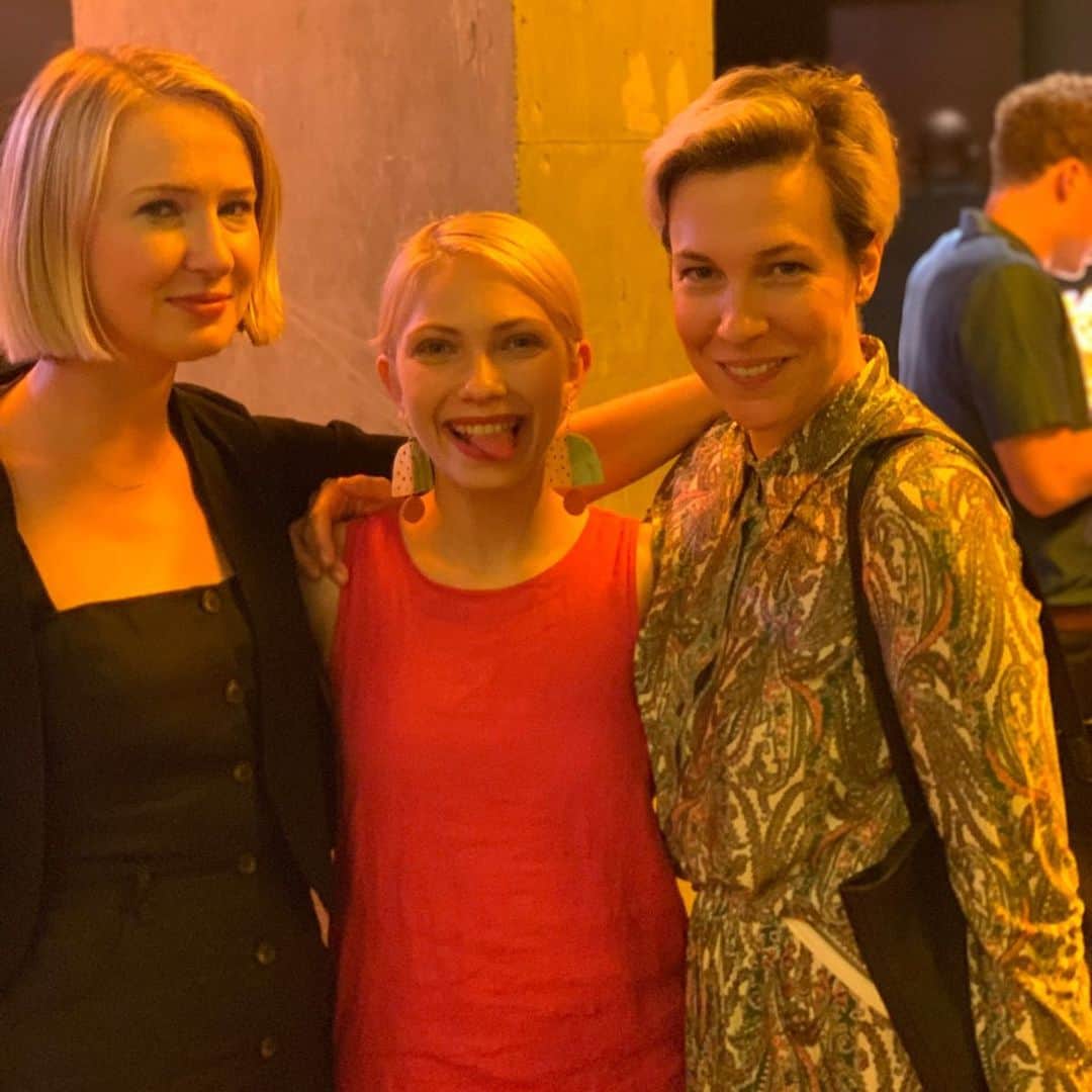 マルガリータ・レヴィエヴァさんのインスタグラム写真 - (マルガリータ・レヴィエヴァInstagram)「GODDESSES.  SO proud of these women. Hard to find words to describe how I felt watching them onstage, and what I feel about this play. Brilliant, balls-to-the-wall courageous, hilarious, heart-breaking, ridiculously unique, moving, genius, humbling, are just some of the ones I uttered through the night. Do yourself a favor and see for yourself!!! @halleyfeiffer blew my mind with her rendition of one of my favorite Chekhov plays. Directed gloriously by @cannalure. The ENTIRE cast is flawless. BRAVO. #moscowmoscowmoscow#mcctheatre」7月19日 0時02分 - margaritalevieva