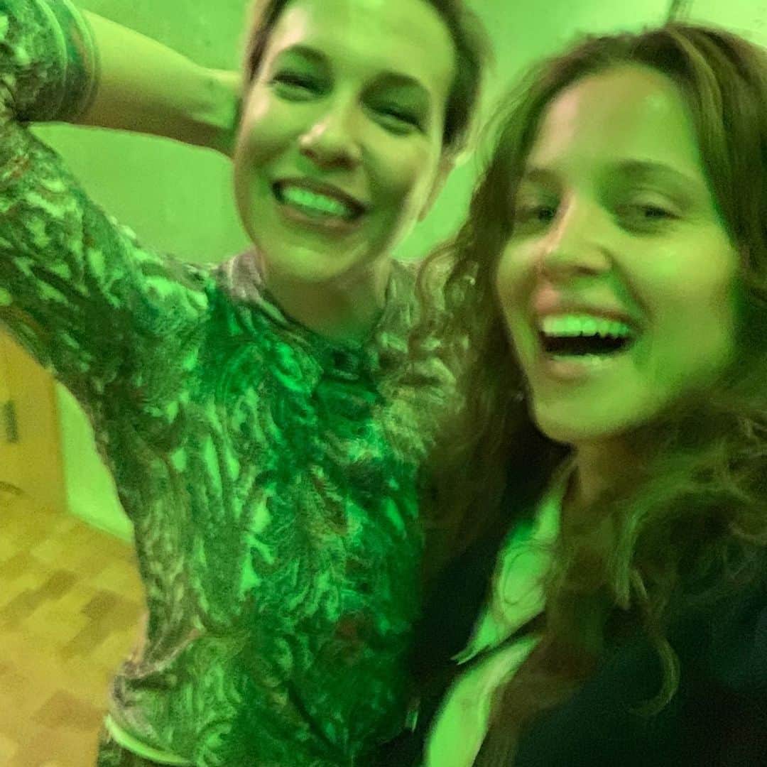 マルガリータ・レヴィエヴァさんのインスタグラム写真 - (マルガリータ・レヴィエヴァInstagram)「GODDESSES.  SO proud of these women. Hard to find words to describe how I felt watching them onstage, and what I feel about this play. Brilliant, balls-to-the-wall courageous, hilarious, heart-breaking, ridiculously unique, moving, genius, humbling, are just some of the ones I uttered through the night. Do yourself a favor and see for yourself!!! @halleyfeiffer blew my mind with her rendition of one of my favorite Chekhov plays. Directed gloriously by @cannalure. The ENTIRE cast is flawless. BRAVO. #moscowmoscowmoscow#mcctheatre」7月19日 0時02分 - margaritalevieva