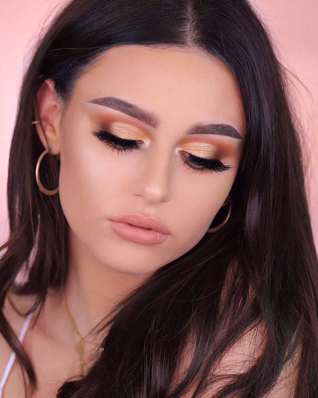 Too Facedさんのインスタグラム写真 - (Too FacedInstagram)「@amelia.szczepaniak achieves this STUNNING look with our NEW Born This Way Foundation Powder in shade Sand! 🤩 She also wears our Peaches and Cream Foundation in shade Porcelain and Born This Way Super Coverage Concealer in shade Snow. #regram #toofaced」7月19日 0時03分 - toofaced