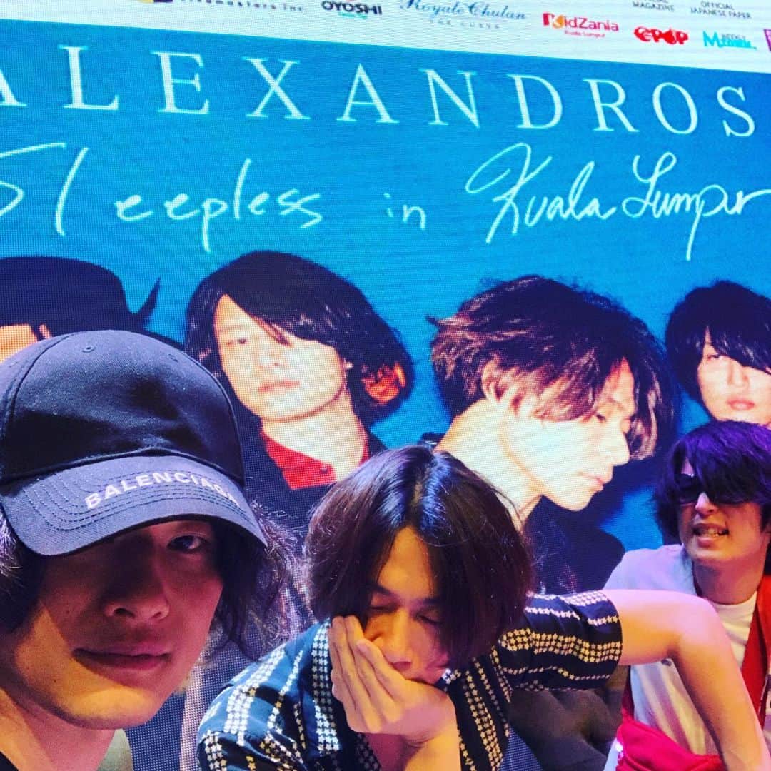 磯部寛之のインスタグラム：「Hello KL!! It’s good to be back. See you tomorrow at Bentley Music Auditorium. Hiro ハロークアラルンプール！戻って来れて嬉しいです。明日、Bentley Music Auditoriumでお会いしましょう。 ひろ #alexandros #sleeplessinbrooklyn #sleeplessinkualalumpur #1年ぶり #くらい #だけど #ほんと #つい #こないだ #来た #感覚 #ライブ #楽しみ #だ」