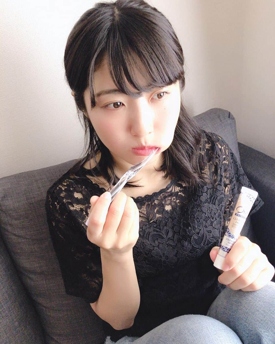 小谷津友里さんのインスタグラム写真 - (小谷津友里Instagram)「ビューティスペシャリストのお仕事...💄 アットコスメで 記事を書かせて頂きました🥳🧡 オーラーツープレミアムを 実際に2週間使ってみた 使用感や オススメポイントを紹介🦷  これ、毎日の歯磨きで美白ケアできちゃいます🦷✨ 白い歯は 素敵な笑顔になれる 大切な要素の１つだと思うのです✨💕 読んでみてねー🧡🧡 https://www.cosme.net/matome/I0016626 ストーリーにもリンク貼っとくね🥰❤️ #オーラツー#オーラツープレミアムクレンジングペースト #ステインクリア#アットコスメ##アットコスメビューティースペシャリスト #オーラルケア #美白#ホワイトニング#歯磨き#歯磨き粉#beauty#美容#instagood #オーラルコスメ#暮らしを楽しむ #美容大好き #コスメ紹介 #コスメ好きさんと繋がりたい #コスメ垢 #cosmetics #スペシャルケア#レポート #ライター」7月18日 18時50分 - yurikoyatsu