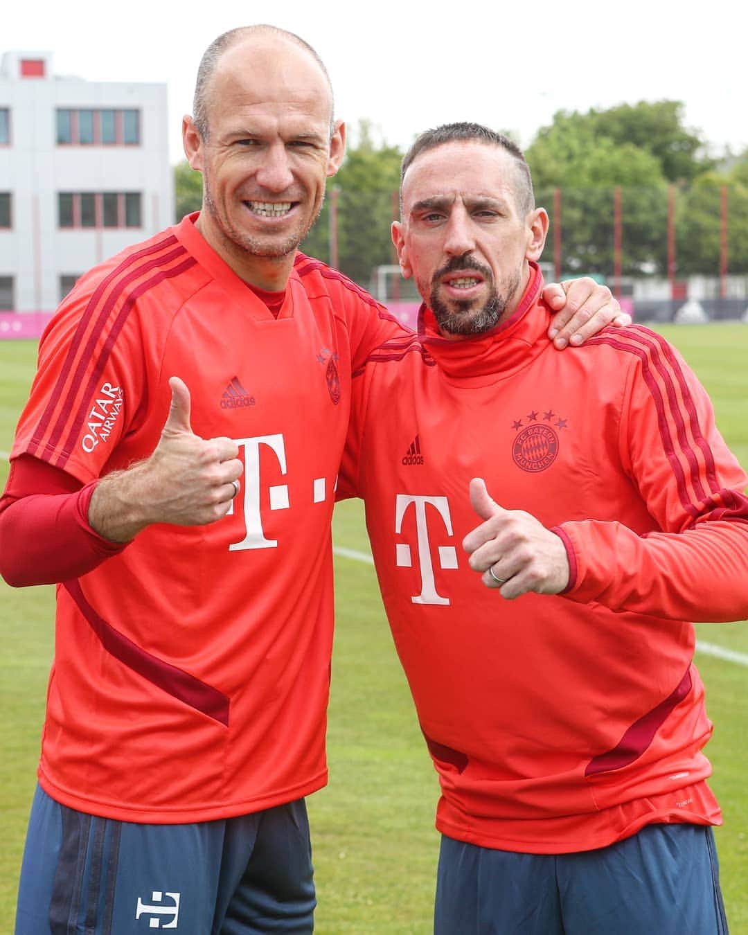 UEFAチャンピオンズリーグさんのインスタグラム写真 - (UEFAチャンピオンズリーグInstagram)「Pick one of these Bayern legends!⁣ ⁣ 😍 Arjen Robben & Franck Ribéry⁣ ⁣ #UCL  #TBT #ThrowbackThursday #FCBayern」7月18日 18時46分 - championsleague