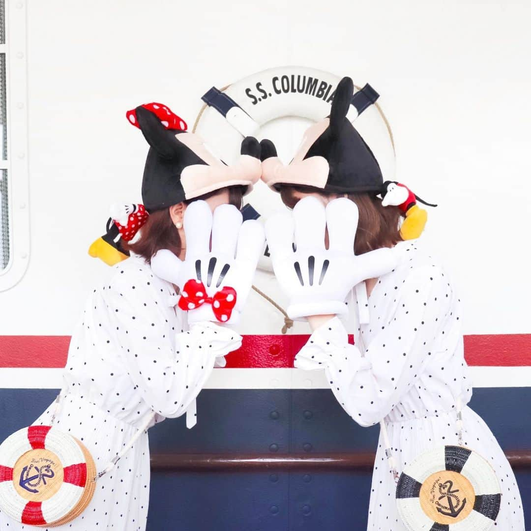 Kanaさんのインスタグラム写真 - (KanaInstagram)「ㅤ ㅤ smack !🐭❤️ ㅤㅤ ㅤ ㅤ ㅤ ㅤ ㅤ ㅤ #かなりい #kana_disney ㅤㅤ ㅤㅤ #penseeruco #パンセルコ #ACCOMMODE #東京ディズニーシー #ディズニーシー #東京ディズニーリゾート #ssコロンビア号 #ミキミニコーデ #ディズニーコーデ #双子コーデ #ファンキャップ #ミッキーグローブ #カゴバッグ #アコモデ #tokyodisneysea #tds #tokyodisneyresort #tdr #sscolumbia #mickeymouse #minniemouse #disneybound #twinscode」7月18日 18時54分 - kalnnas2